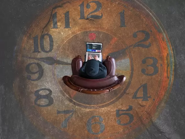 classic clock showing study schedule